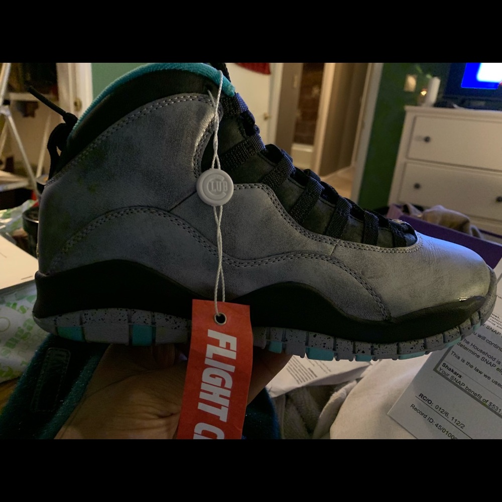 Sneakers - Picture 3 of 8